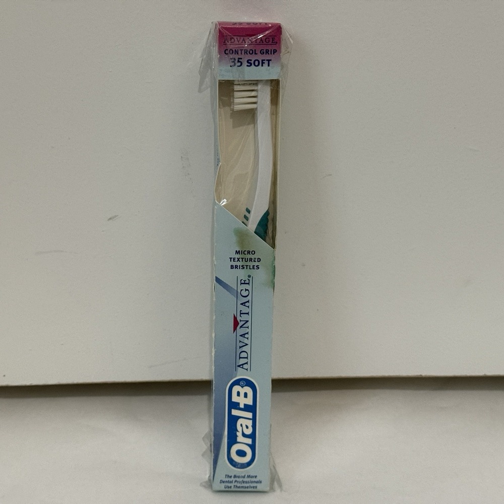 Vtg 1996 Oral B Advantage Toothbrush 35 SOFT Control Grip Micro Textured Bristle